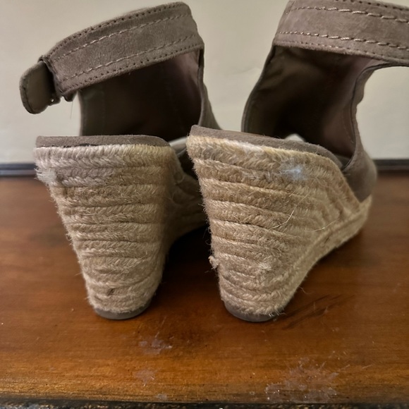 Universal Threads Wedges - Picture 3 of 7